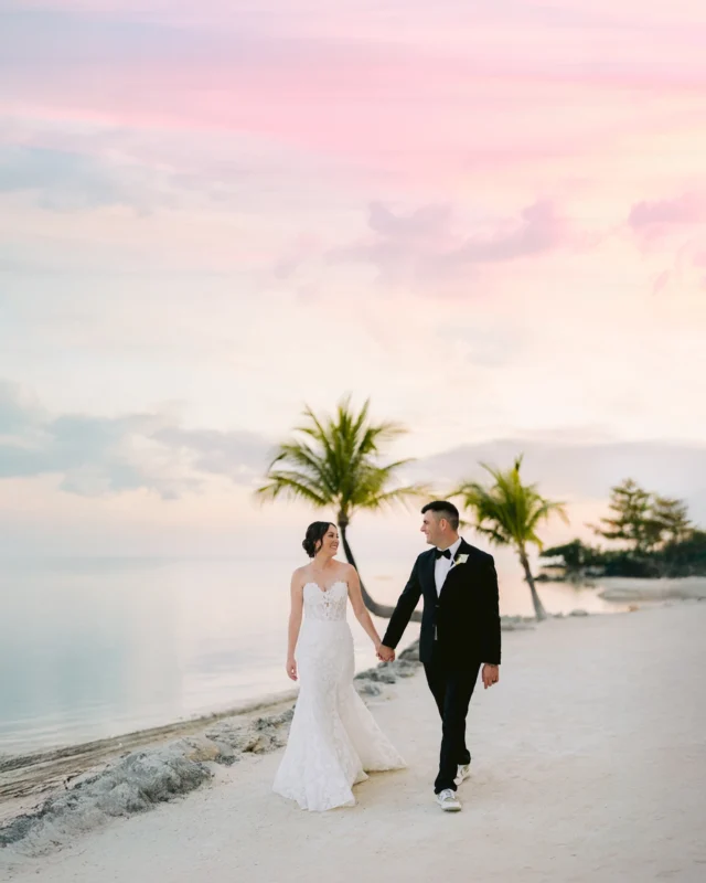 Tropical romance meets timeless elegance.
There’s something truly magical about saying “I do” in the Florida Keys—and Cheeca Lodge in Islamorada is the perfect slice of paradise to start forever. From ocean views to sunset skies, every moment feels straight out of a dream.
Palm trees, barefoot walks on the beach, and love in the air—this is how memories are made.

#CheecaLodge #IslamoradaWeddings #FloridaKeysWedding #BeachWeddingVibes #TropicalBride #DestinationWedding #WeddingInParadise #KeysLove #SunsetCeremony #CheecaBride